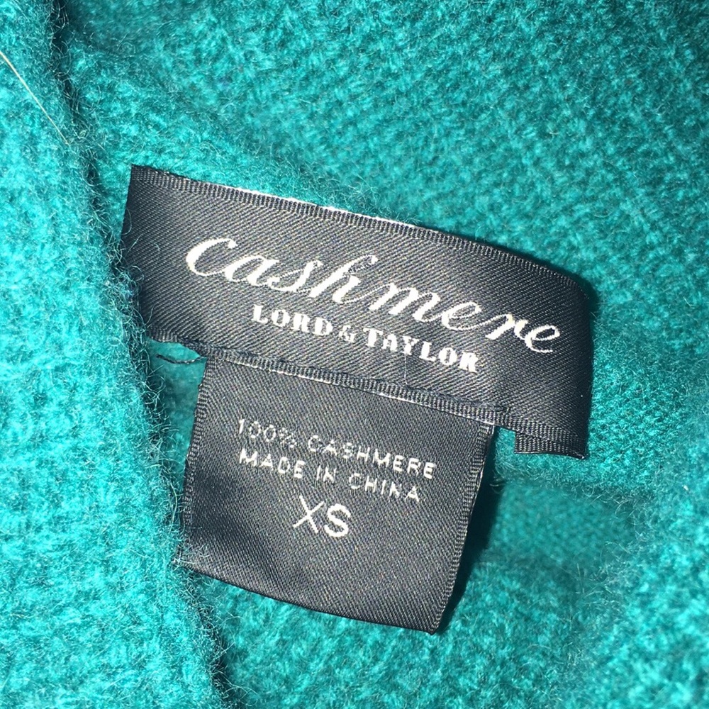 Lord & Taylor 100% cashmere sweater